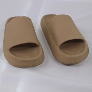 Kids’ Cloud Slides – Tan | Size 2Y | Like New